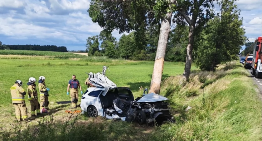 Tragiczny finał wyprzedzania. Nie żyje 35-letni pasażer