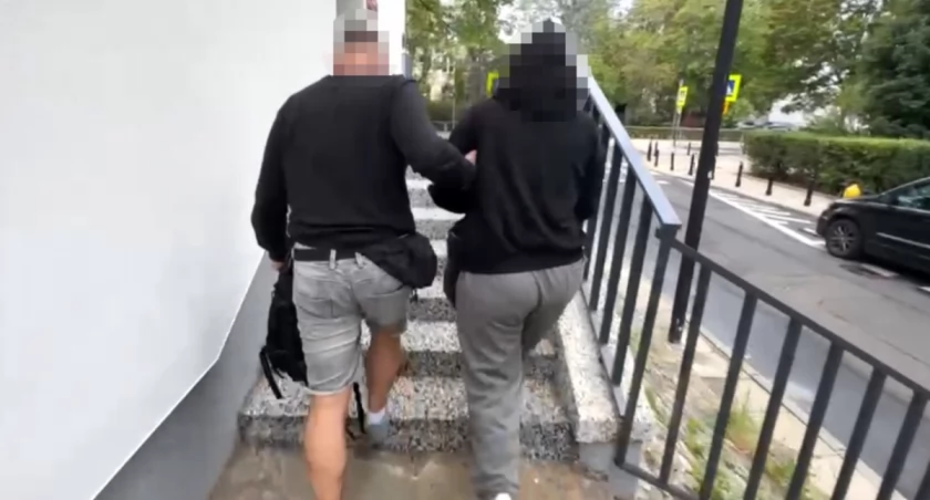 Jest w rękach policji! Podejrzewana o serię kradzieży i włamań do szafek w siłowniach