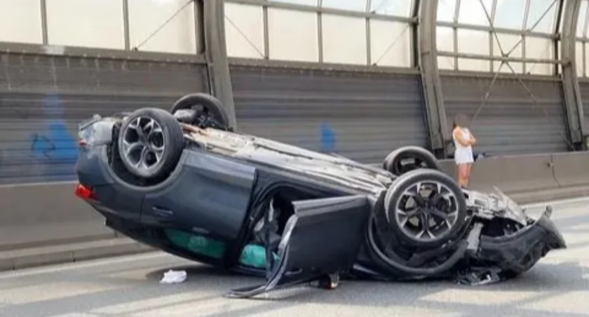 Dachowanie na S8. Dwoje dzieci w szpitalu