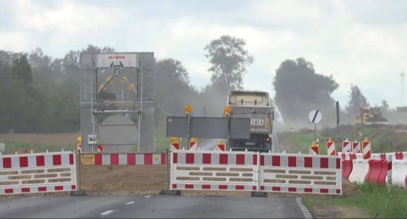 Drogowy absurd pod Pułtuskiem. „Jesteśmy odcięci od świata”