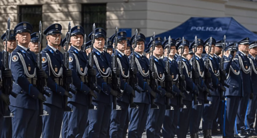Codziennie ryzykują, by inni czuli się bezpiecznie. Policjanci obchodzą swoje święto
