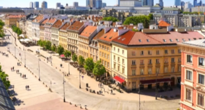 Wakacyjny deptak na Krakowskim Przedmieściu aż do końca sierpnia