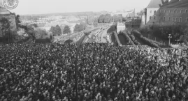 „Ludzie klęczeli na ulicach”. Tak Warszawa modliła się za Papieża