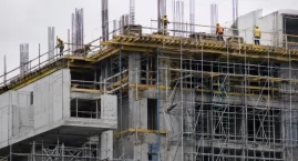 Jedno piętro w pięć dni. Nowy gigant Warszawy wbija &hellip;
