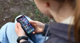 To zaczyna się od telefonu. Potem przychodzą alkohol&hellip;