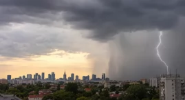 Po upałach uderzą gwałtowne burze. Jest pilny alert!