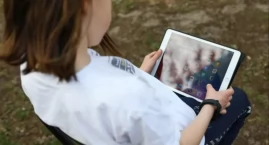 Coraz więcej rodziców robi to każdego dnia. Naukowcy mówią: lepiej przestać