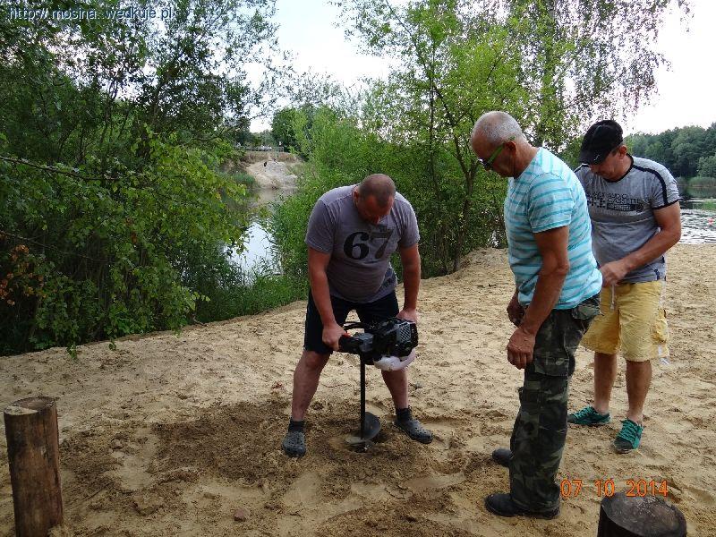 Montaż kolejnych ławek na Gliniance Pożegowo