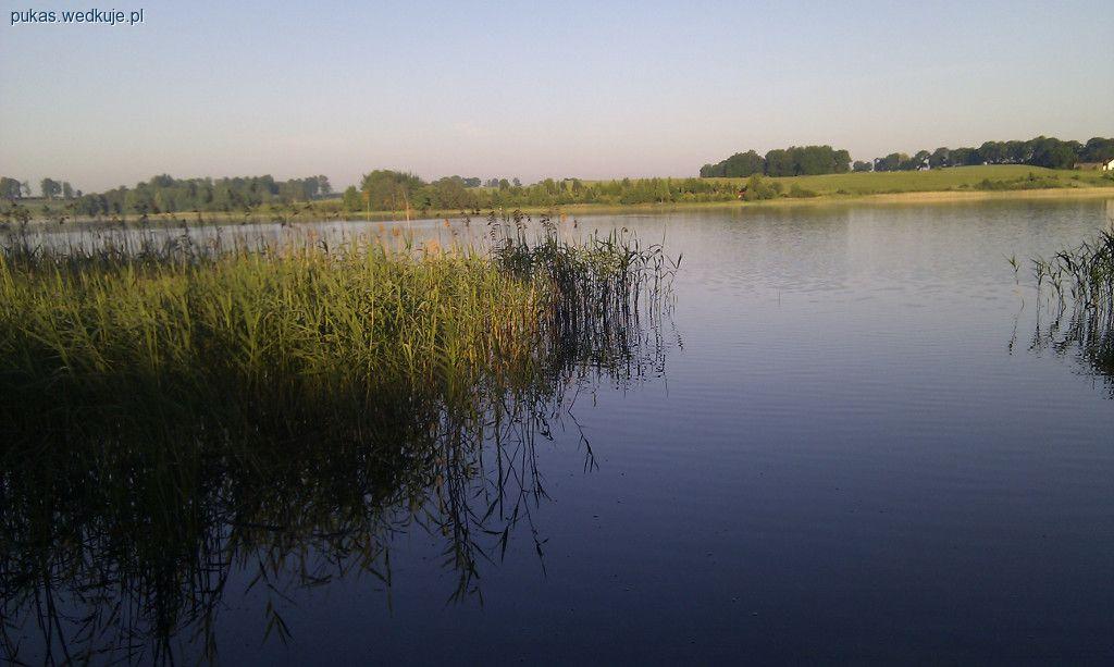 Poniedziałkowy świt nad jeziorem Bartążek