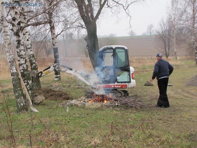 Prace porządkowe na zbiorniku wodnym w Owieśnie