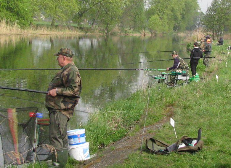 MAJOWE ZAWODY WĘDKARSKIE W ANTONIEWIE 08.05.10.