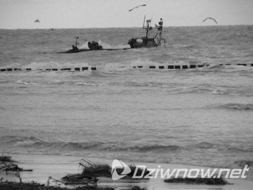 Kuter utknął na mieliźnie - Dziwnów