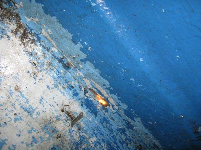 Uszkodzona łódka SSR przez kłusowników
