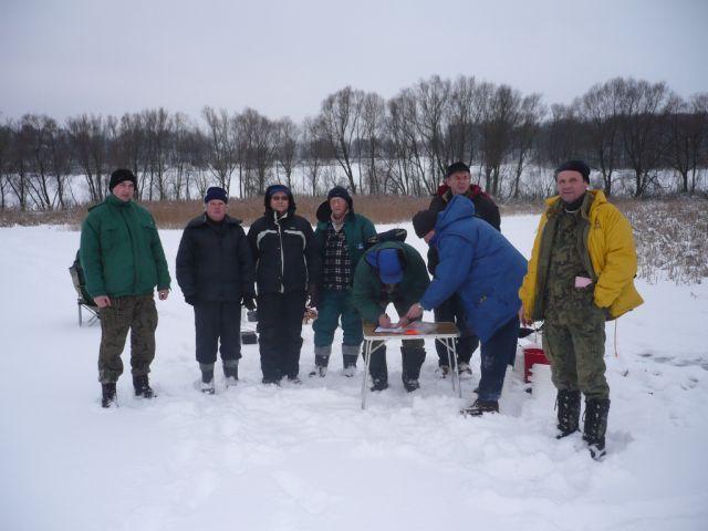 Podlodowe zawody wędkarskie-zb.Lena 2009.