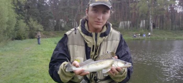 Przyczajony pstrąg i niespodziewany sandał