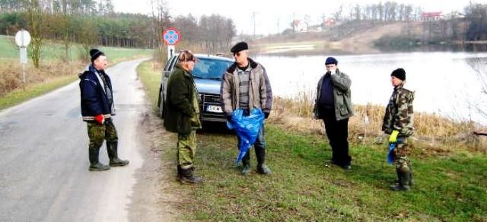 Styczniowe sprzątanie brzegów jezior w Brachlewie