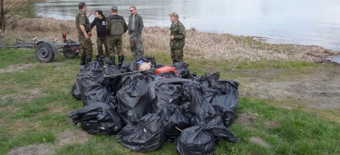 Jezioro Szczuka - 31 worków śmieci