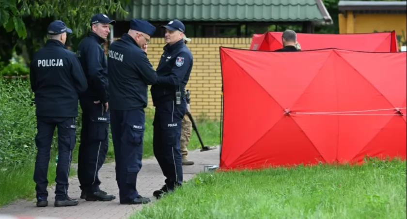 Strzały w centrum miasta. Policja zna tożsamość ofiary, sprawca wciąż na wolności