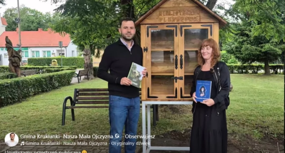 Zasiali książki w parku