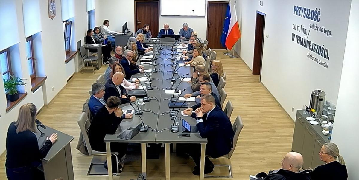 27. sesja Rady Miejskiej w Piszu. Gorący spór o miliony na PDK