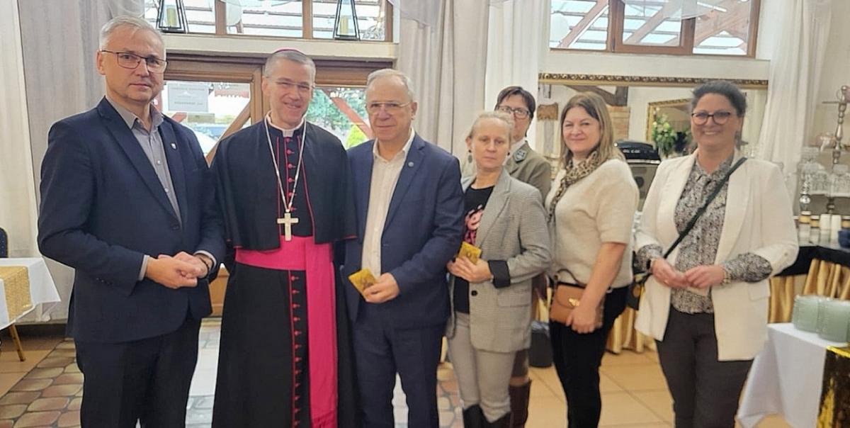 Mieszkańcy Pisza powitali swojego arcybiskupa, Mirosława Wachowskiego