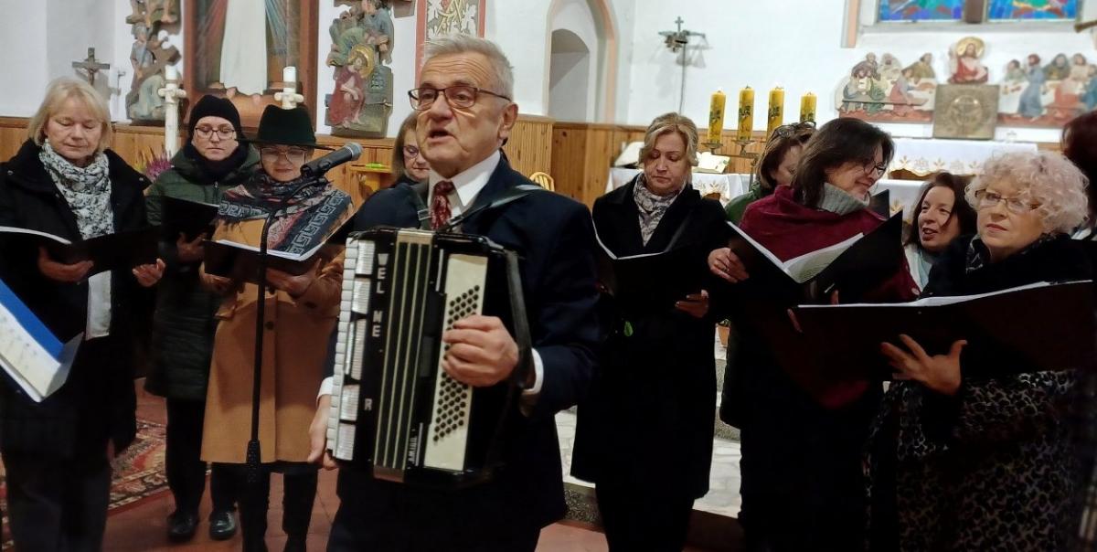 Piscy chórzyści z koncertem patriotycznym w Kociołku Szlacheckim