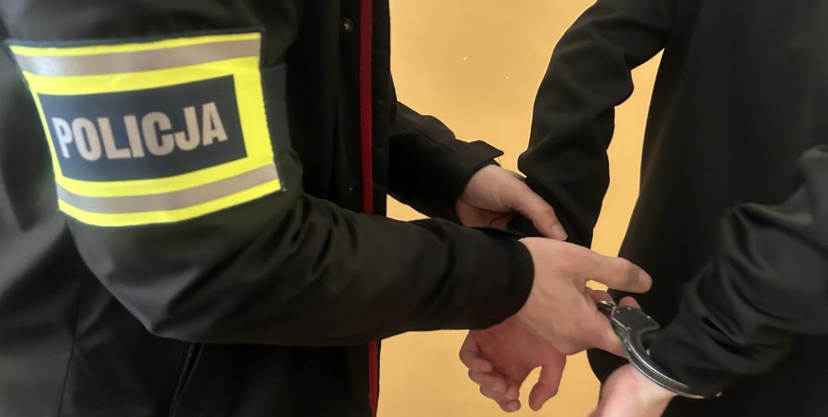 Wszczął awanturę domową. Został zatrzymany, bo był poszukiwany