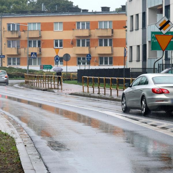  Kierowca pyta: czy wyjazd z parkingu ma teraz pierwszeństwo?