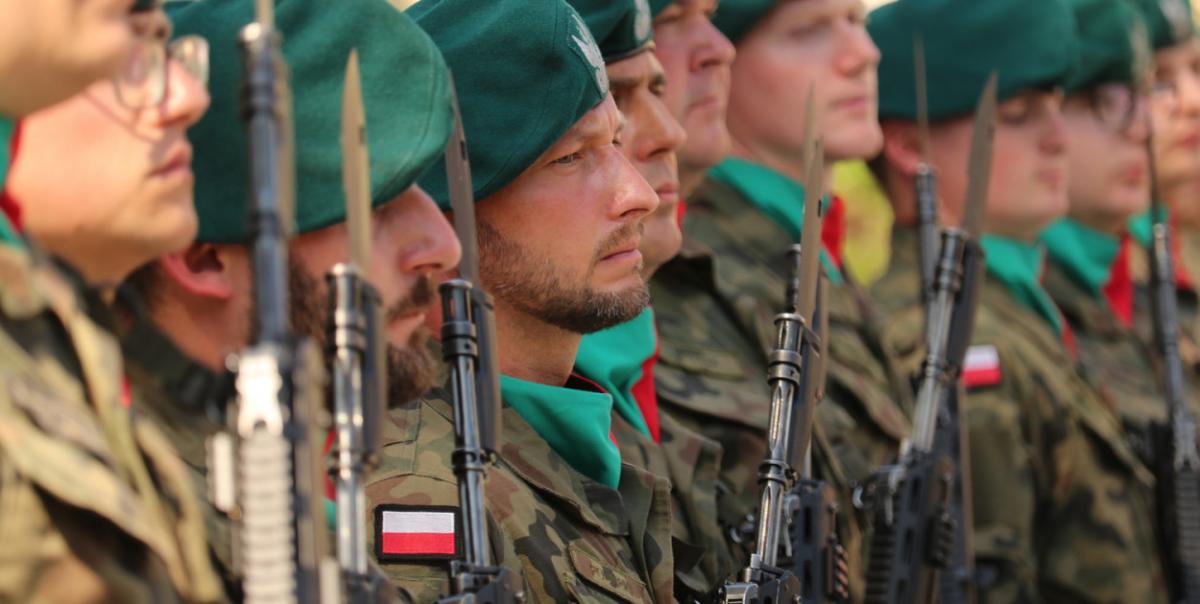 Święto Wojska Polskiego na zdjęciach. Przemówienia, występy, wieńce