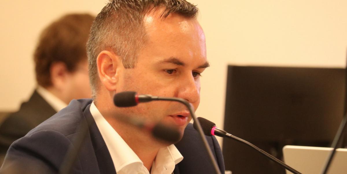 Koniec sielanki - burzliwa sesja, raport NIK i kadrowe zawirowania