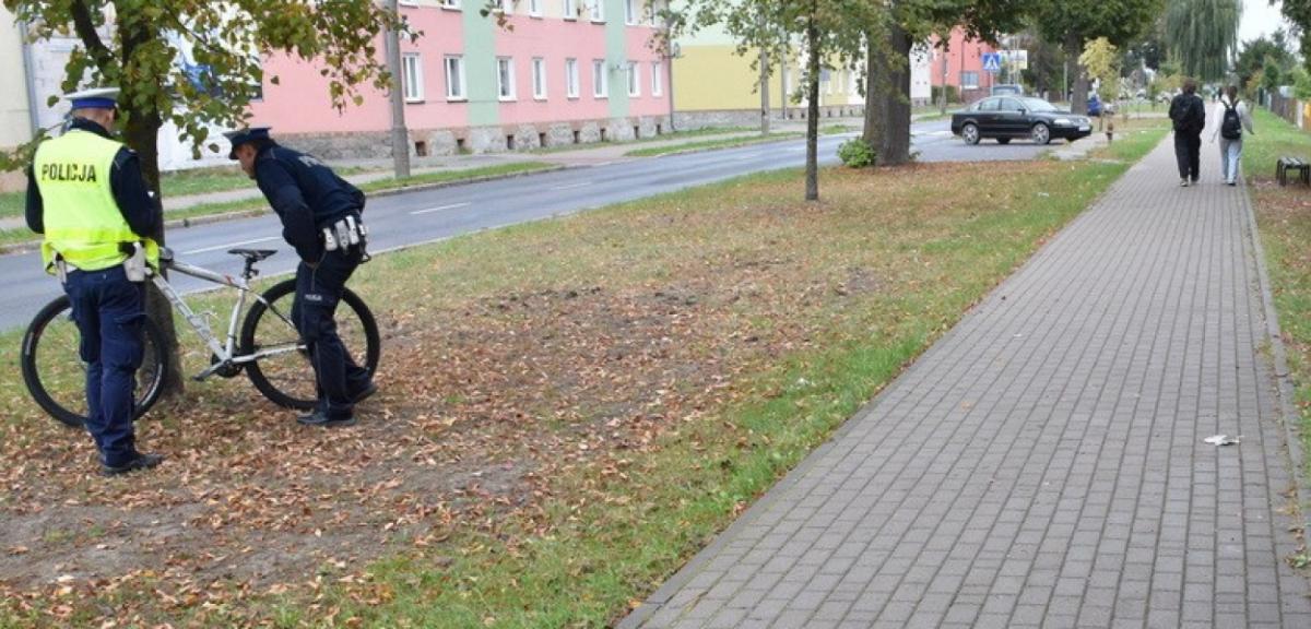 Wypadek z udziałem rowerzystki i pieszej. Niebezpieczna jazda po chodniku