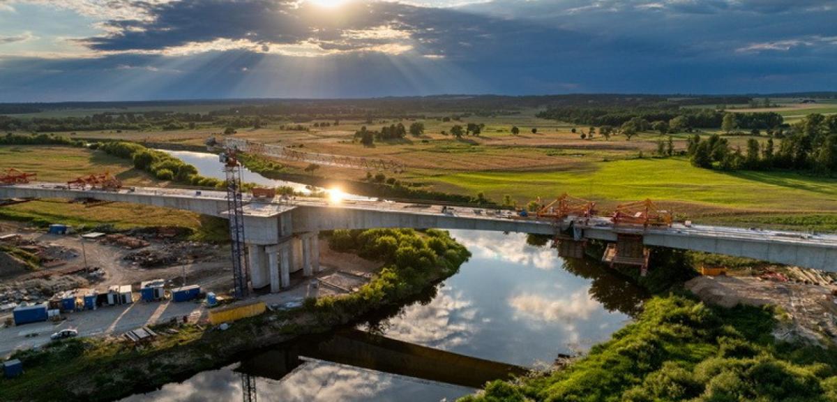 Obwodnica Łomży w budowie. Most nad Narwią robi wrażenie