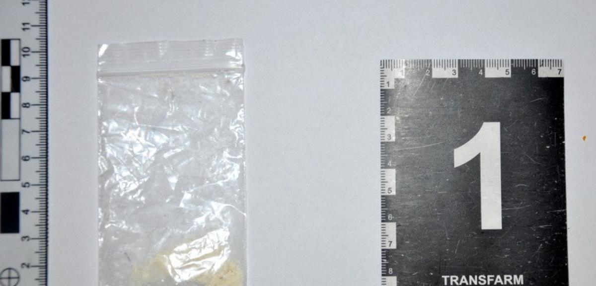 27-latek sprzedał narkotyki nastolatce