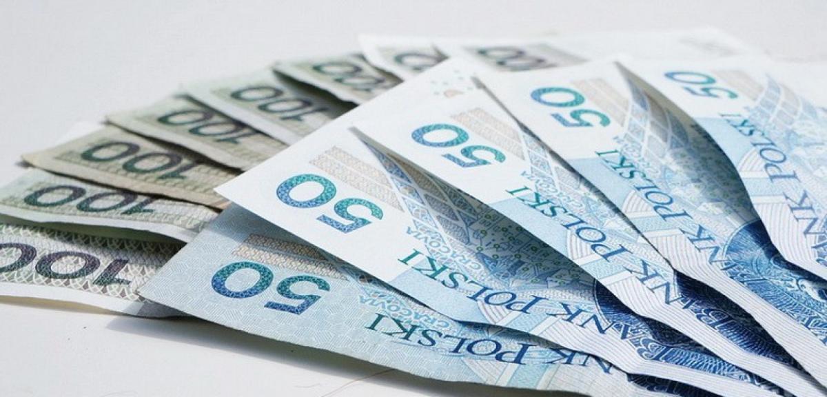  Mieszkaniec Pisza stracił ponad 2 tys. Złodziej podał się za pracownika…