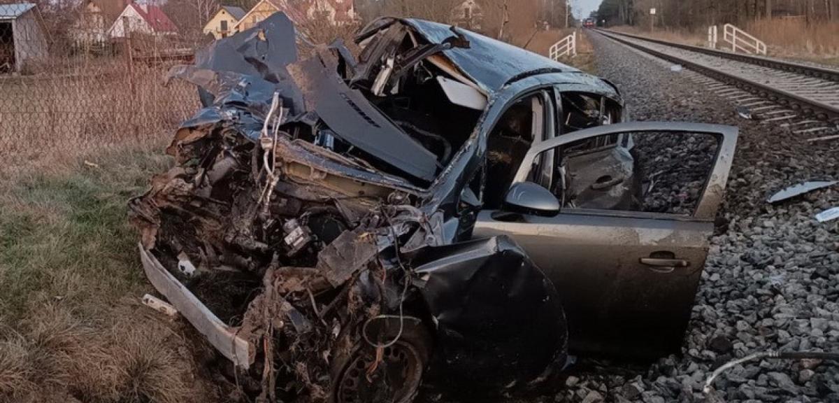 Wypadek na niestrzeżonym przejeździe kolejowym w Babrostach
