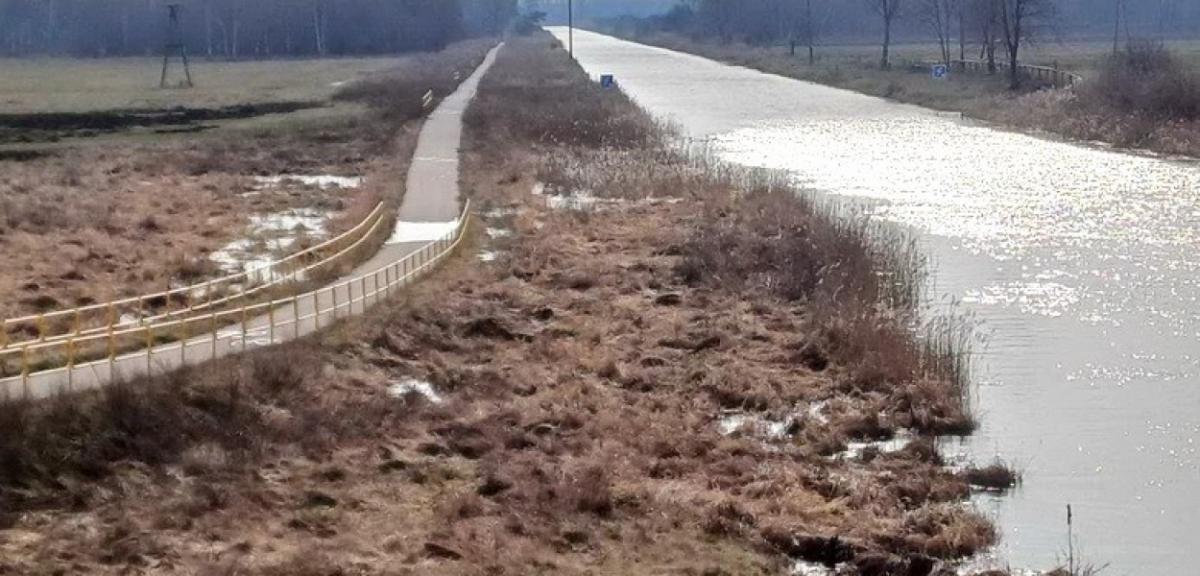 Wzrost poziomu wód. Kanał Jegliński wypełniony po brzegi