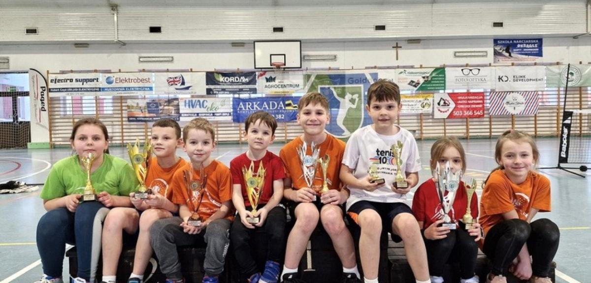 Podium dla małych tenisistów z Pisza