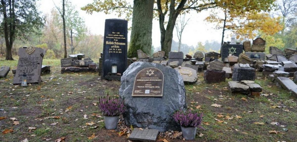Ceremonia oznakowania cmentarza żydowskiego w Piszu