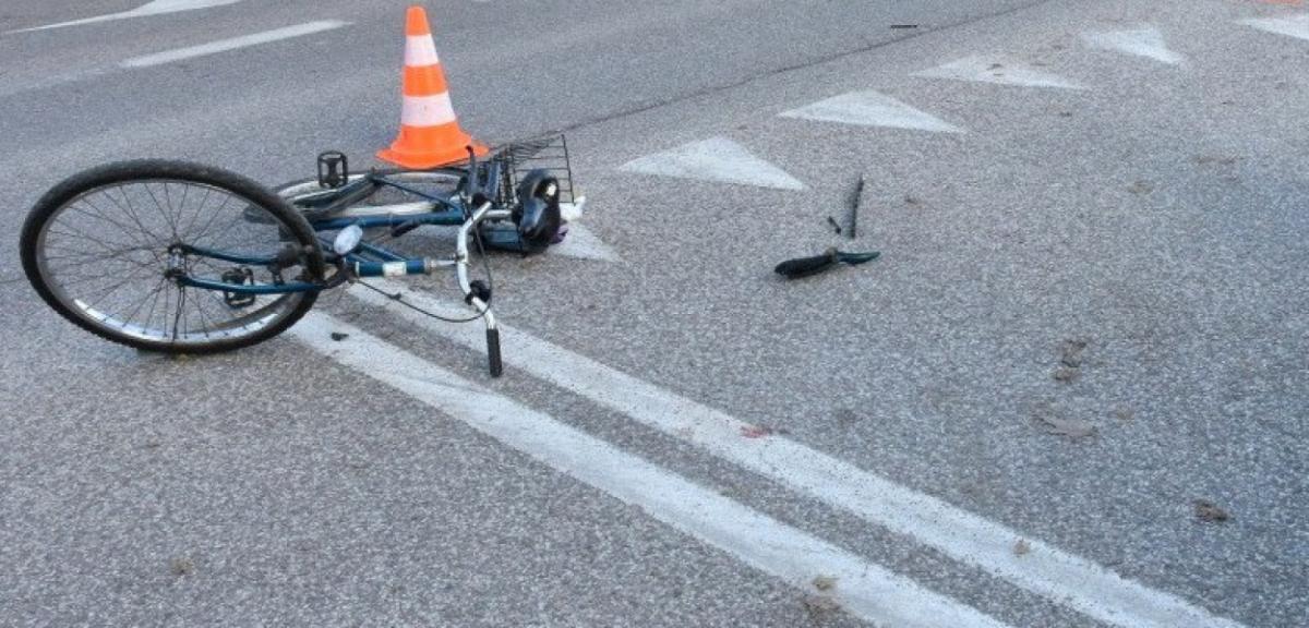 Zdarzenie na ul.Wyzwolenia: rowerzysta uderzył w auto