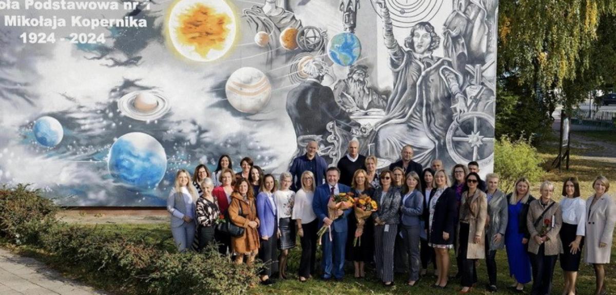 Okolicznościowy mural z okazji jubileuszu Jedynki