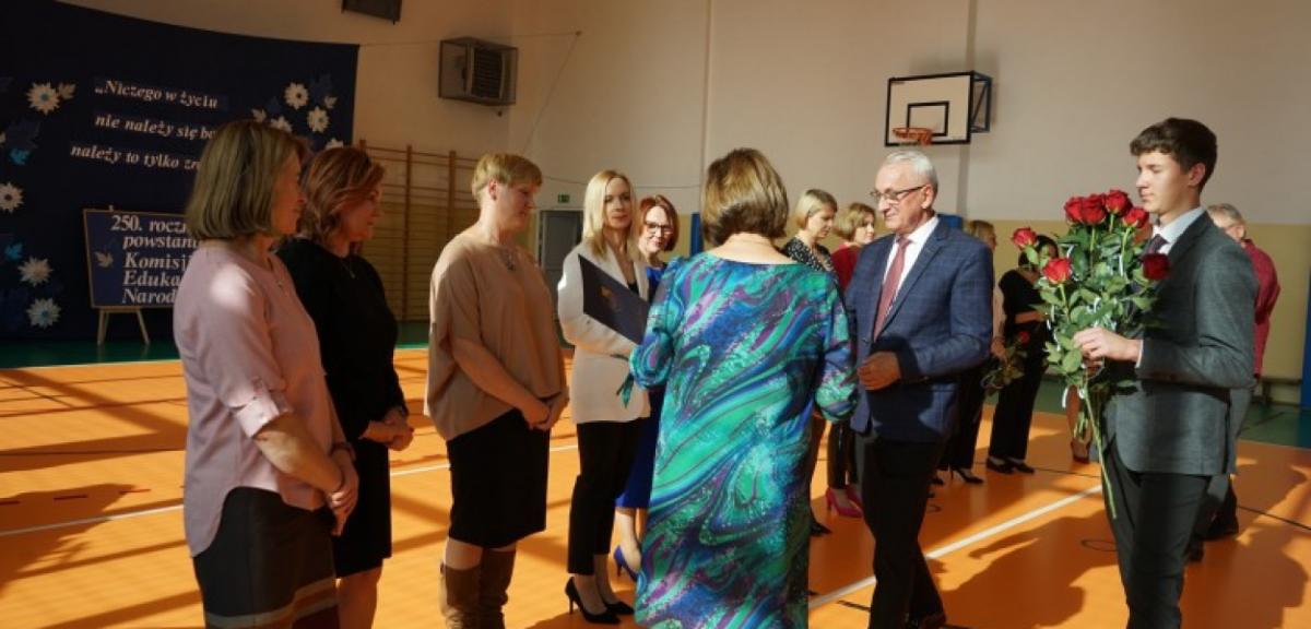 Nagrodzeni podczas uroczystości z okazji Dnia Edukacji Narodowej