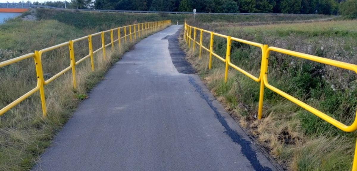Trwa remont ścieżki rowerowej przy moście w Jeglinie