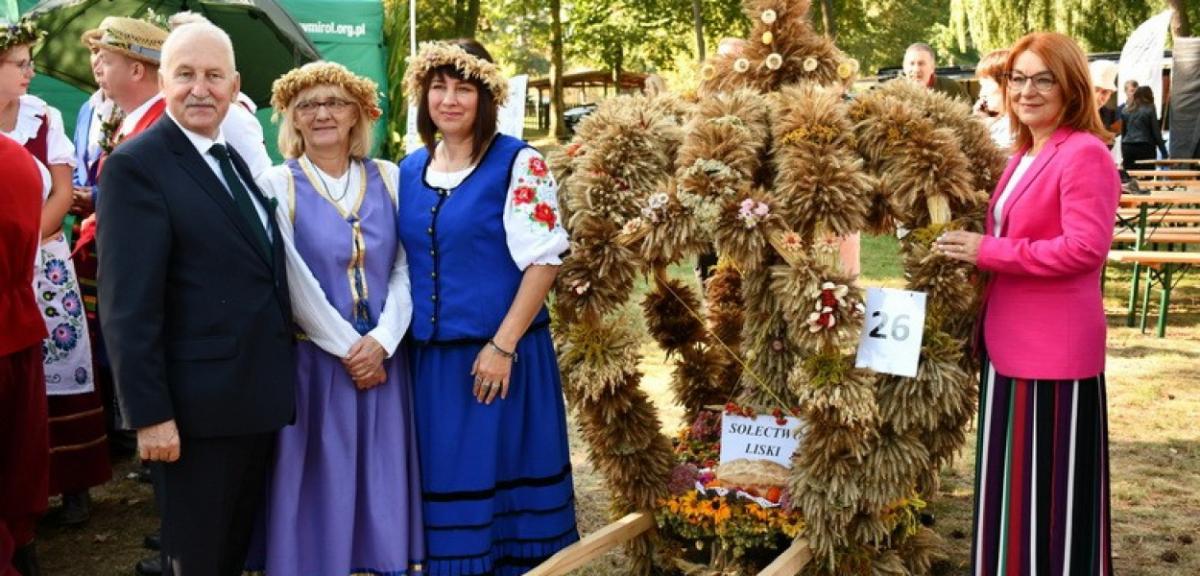  Gospodynie z naszego powiatu zrobiły najpiękniejsze wieńce dożynkowe w…