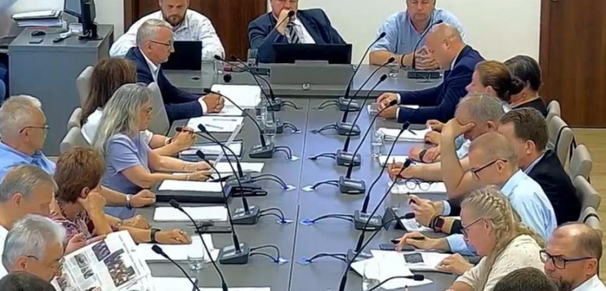 Burmistrz Andrzej Szymborski z wotum zaufania i absolutorium