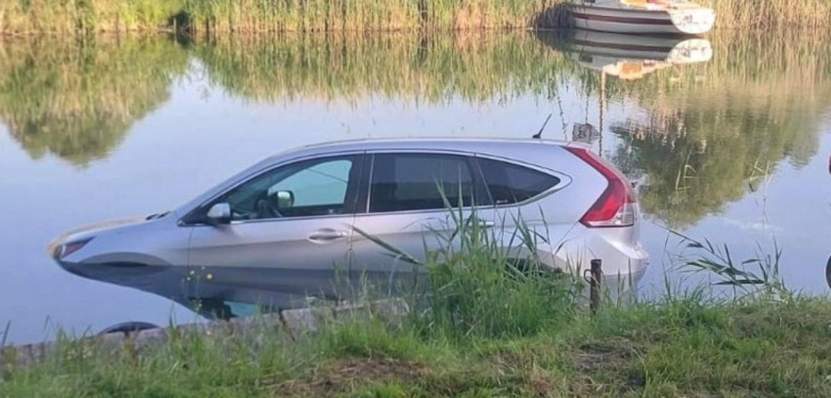 Pomylił hamulec z gazem. Wylądował w Białoławce