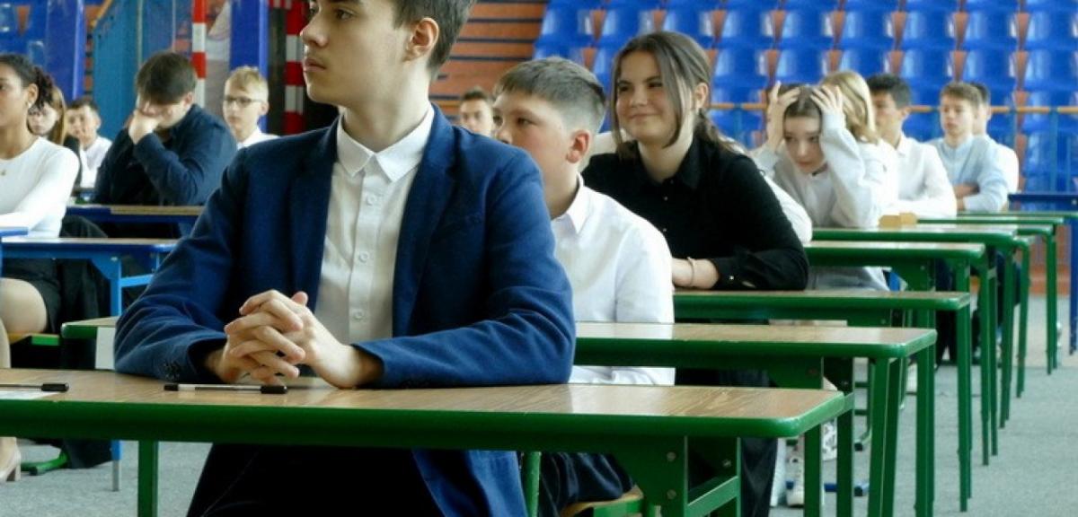 Ósmoklasiści zdają egzaminy. Trzydniowy maraton rozpoczyna język polski