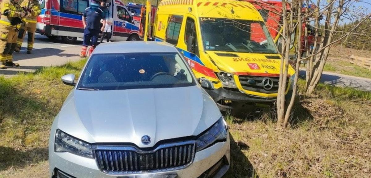 Wypadek z udziałem karetki