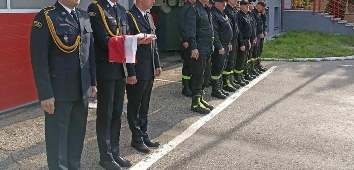 Uroczystość Dnia Flagi u piskich strażaków