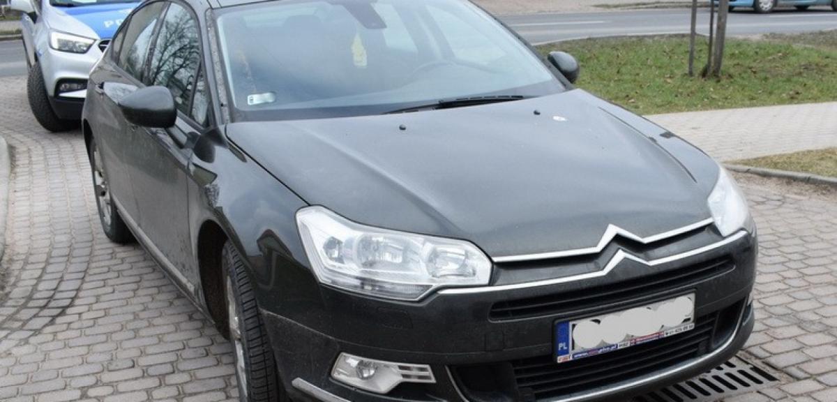 Uderzył w dwa auta na parkingu przy ul. Wojska Polskiego