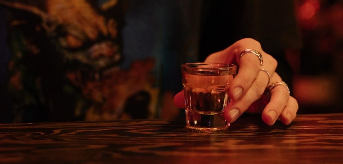 Dzieci bez opieki. Rodzice u sąsiadów pili alkohol
